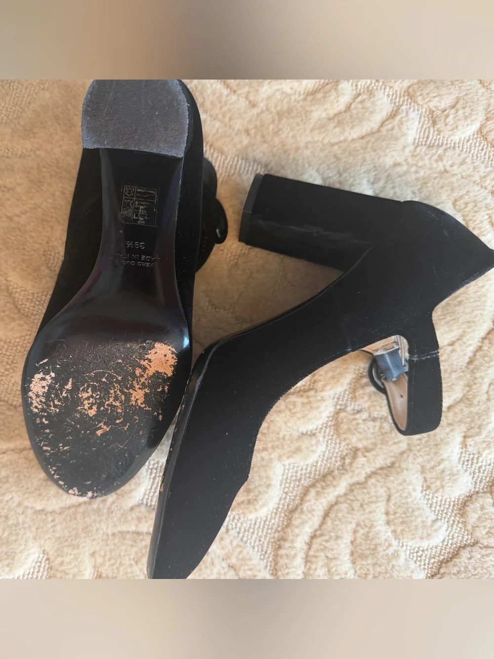 Velvet vintage maryjane Pumps, 39-1/2 classics. Like new!